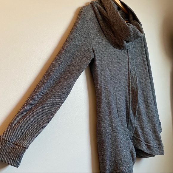 Blondie. Tunic sweater. Small. Grey. Cowl neck. Stretchy. - Picture 7 of 7